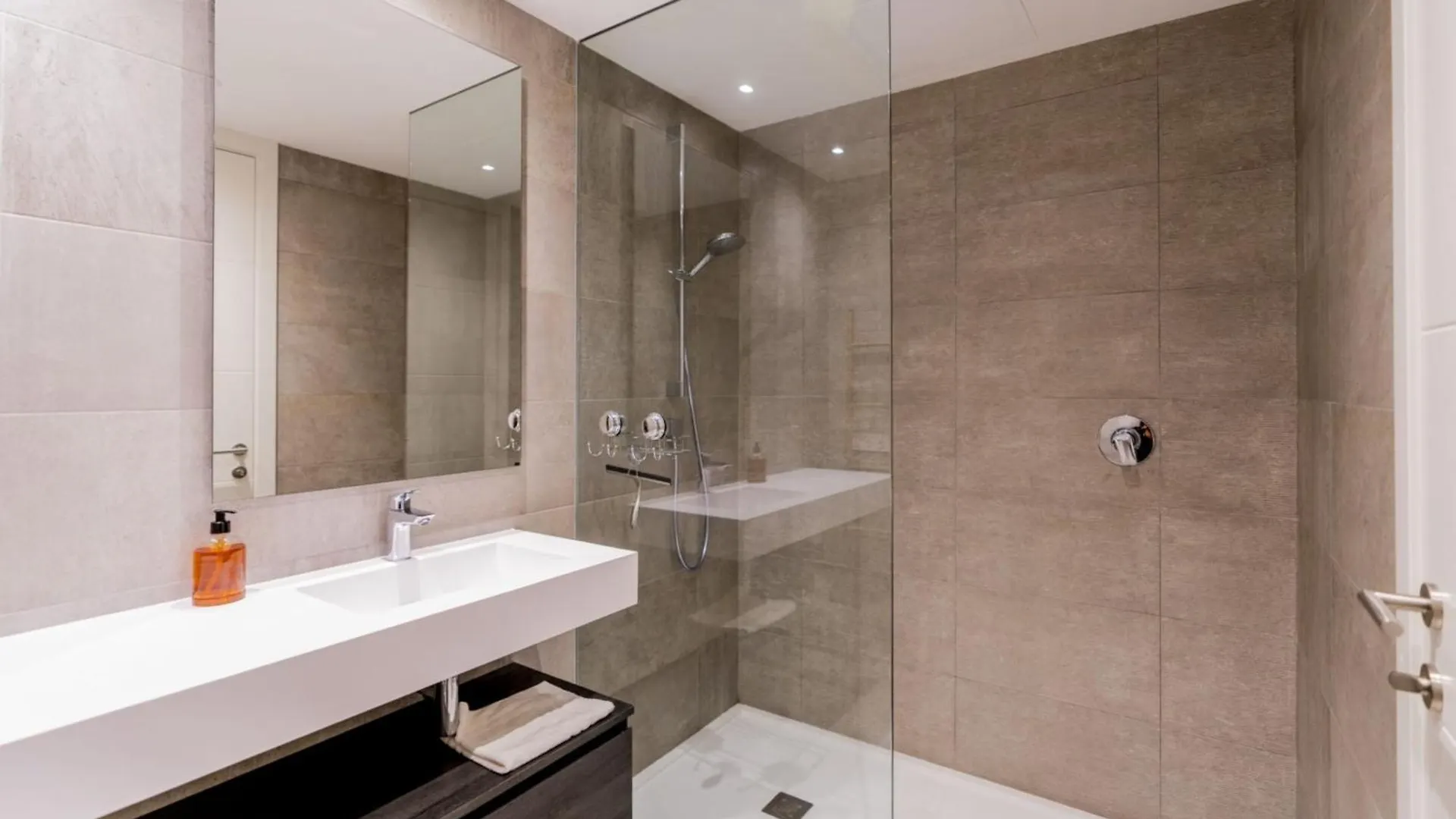 Al-1204 Ground Floor Apartment In Alcazaba Lagoon Estepona 0*,  Spain